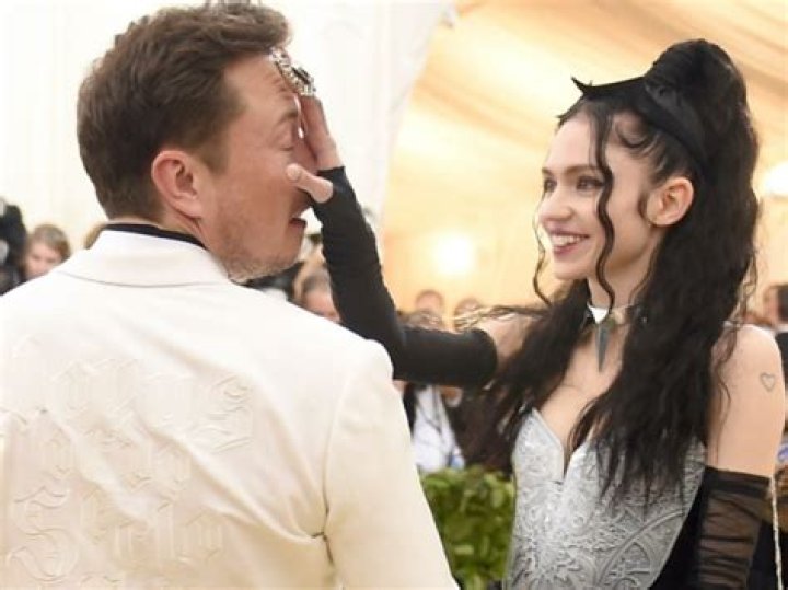 Love In The Spotlight: The Fascinating Relationship Of Grimes And Elon Musk